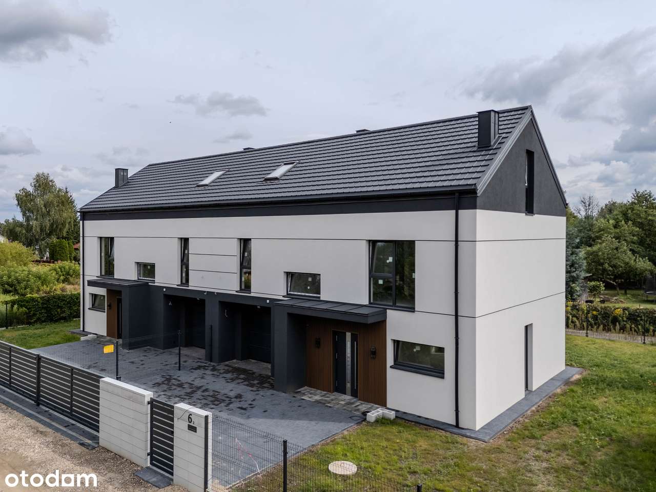 POŁÓWKA BLIŹNIAKA Z GARAŻEM+DUŻA DZIAŁKA+PODJAZD - Pełny obrazek: 2/12