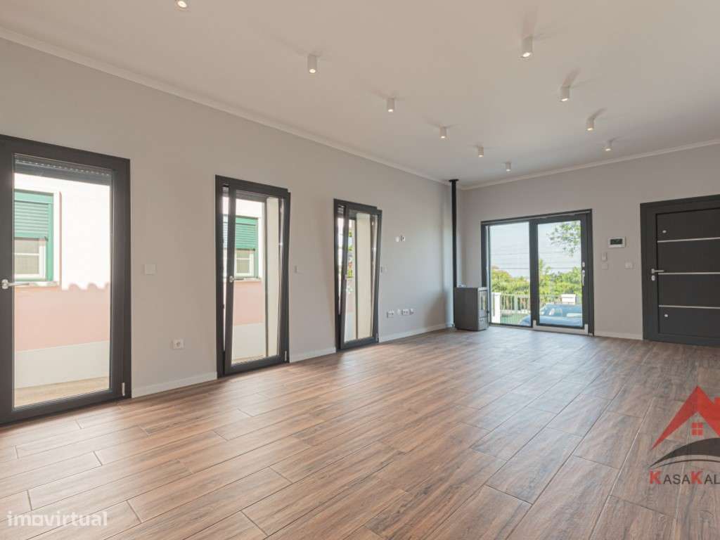 Oportunidade Única em Palmela Duas Moradias | Excelente Opção para ...-11