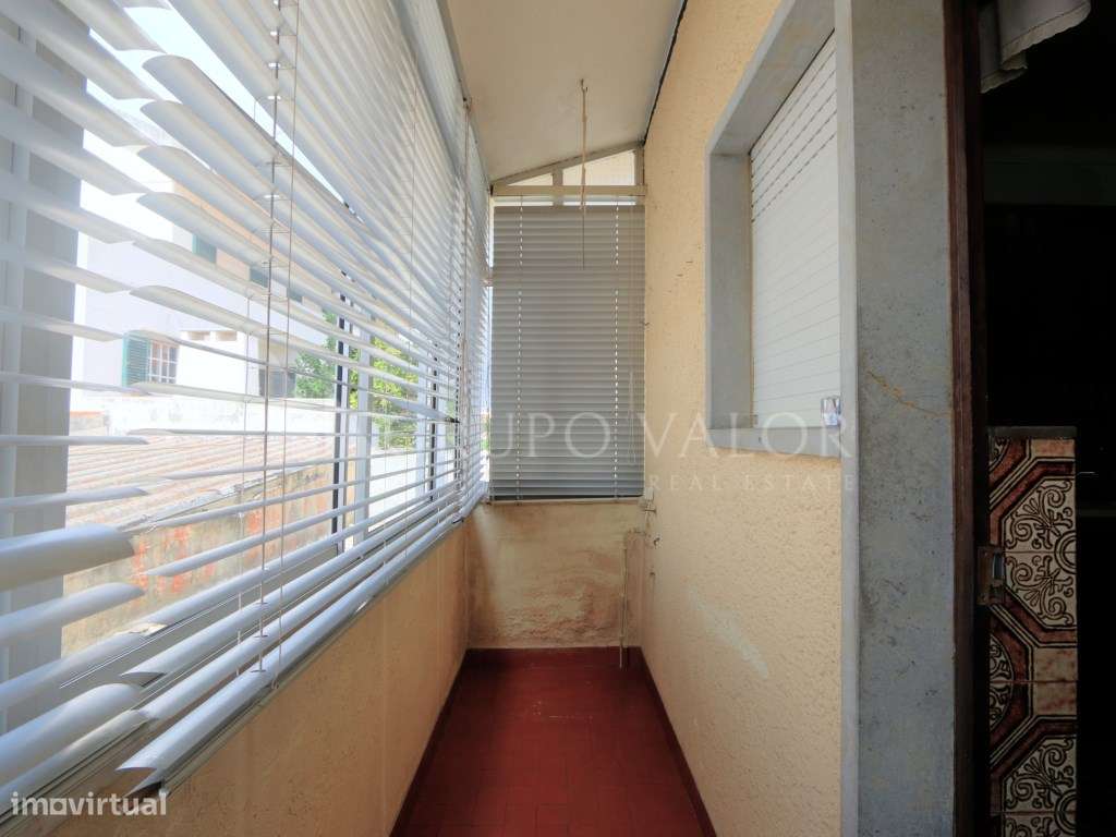 Moradia Isolada T4+2 com Garagem em Mem Martins-28