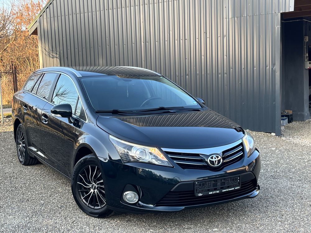 Toyota Avensis III (2009-) 2012