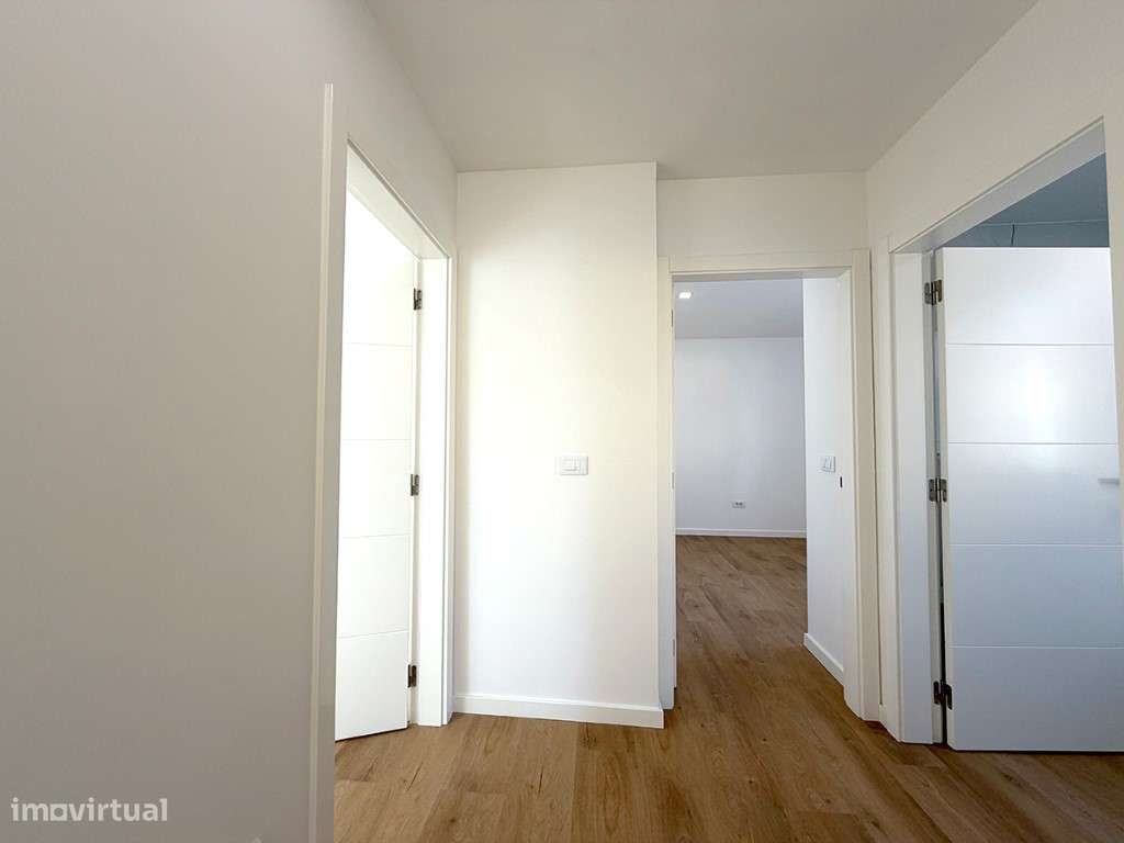 Moradia T3+2 a venda e a Estrear no Centro da Costa da Caparica .A ...-11