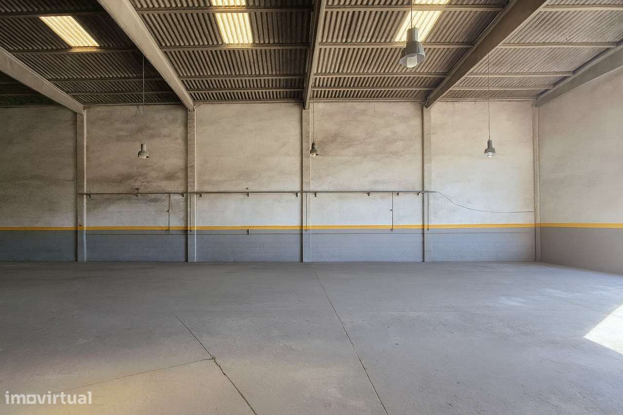 ARMAZÉM INDUSTRIAL - CARRIÇA - TROFA-2