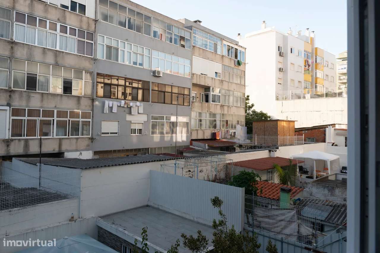T2 totalmente remodelado com cozinha independente no centro de almada-17