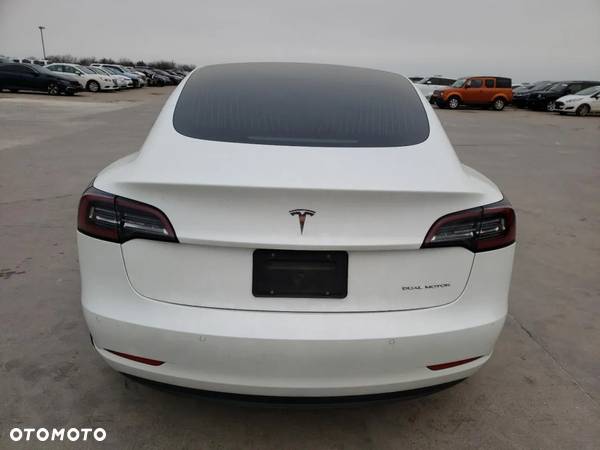 Tesla Model 3 - 6