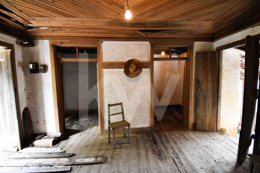 Moradia para reabilitar, com anexos e logradouro, em Covelos - Lousã - Grande imagem: 3/30