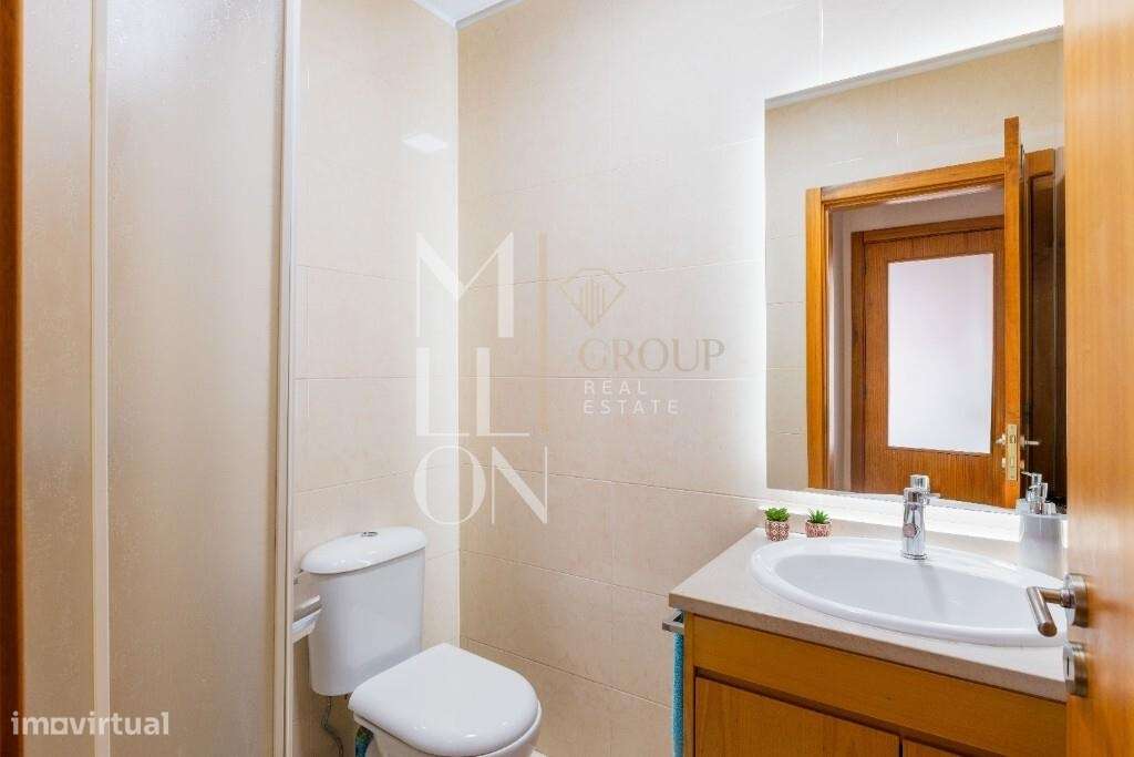 T2 com Suite, Varanda a Sul e Garagem Dupla a 10 min. do Hospital S. J-13