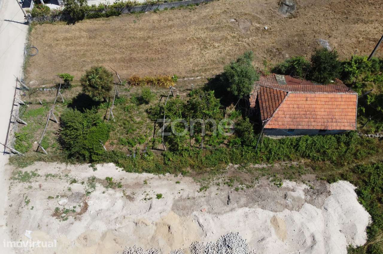 Quintinha com casa e terreno para recuperar - Penafiel, Porto - Grande imagem: 2/34