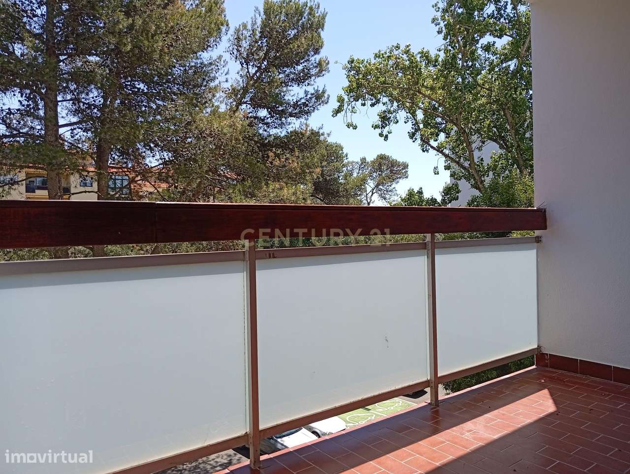 Apartamento T2 completamente remodelado na prestigiada e tranquila zon-18