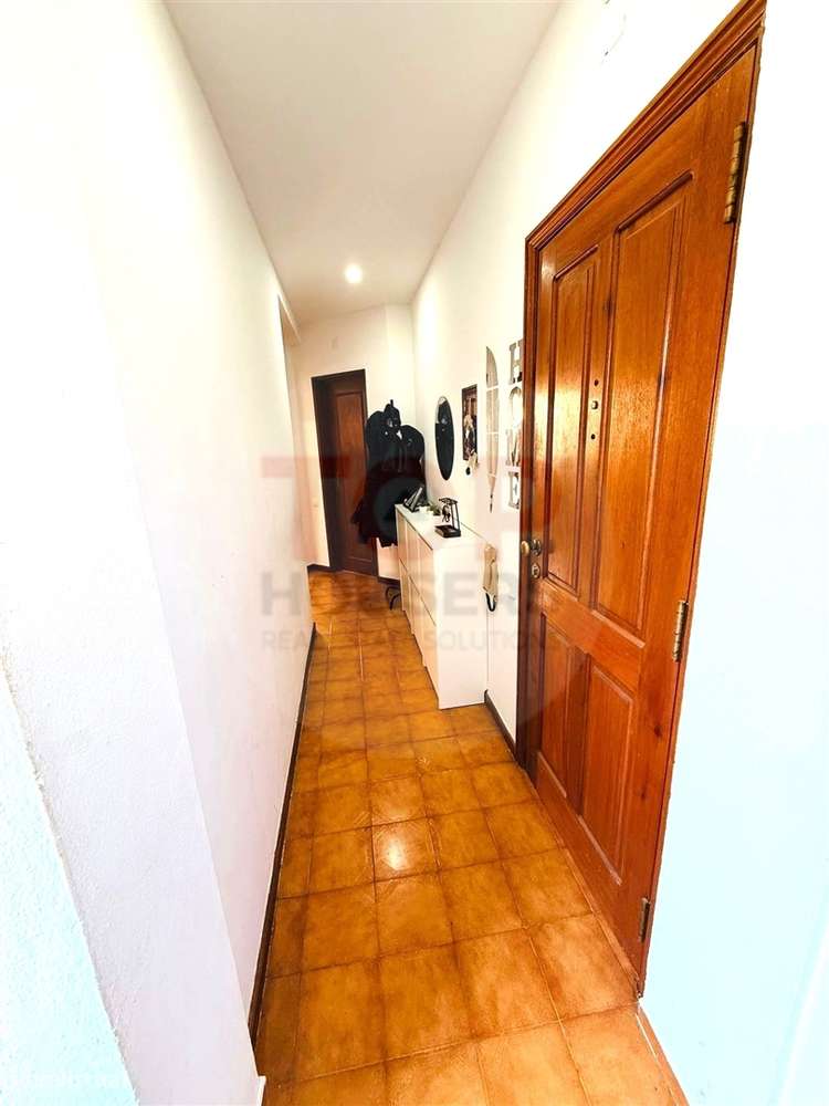Apartamento T2 Renovado com Terraço em Olhão (sem elevador) – Pronto a-5