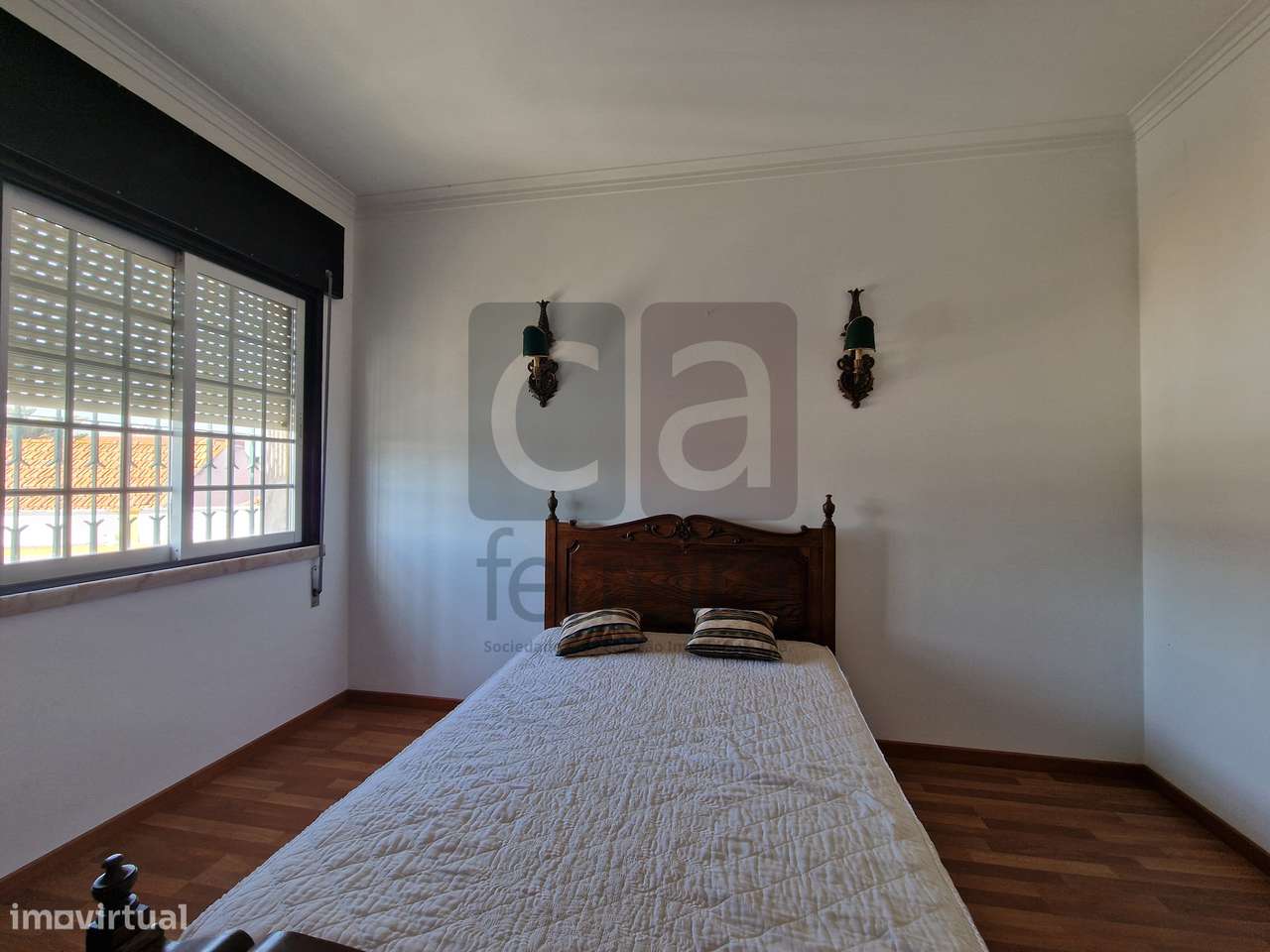 Moradia T3+1 no centro de Almeirim com garagem ampla e quintal-22