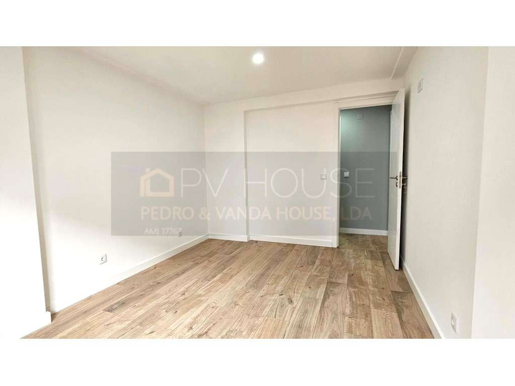 Apartamento T2+1 em Odivelas | Totalmente Remodelado-16