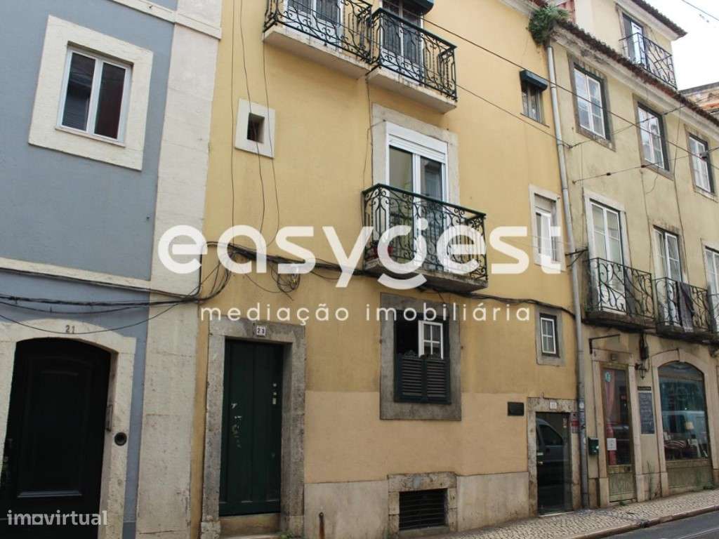 T2 com terraço renovado em zona histórica - Grande imagem: 2/11