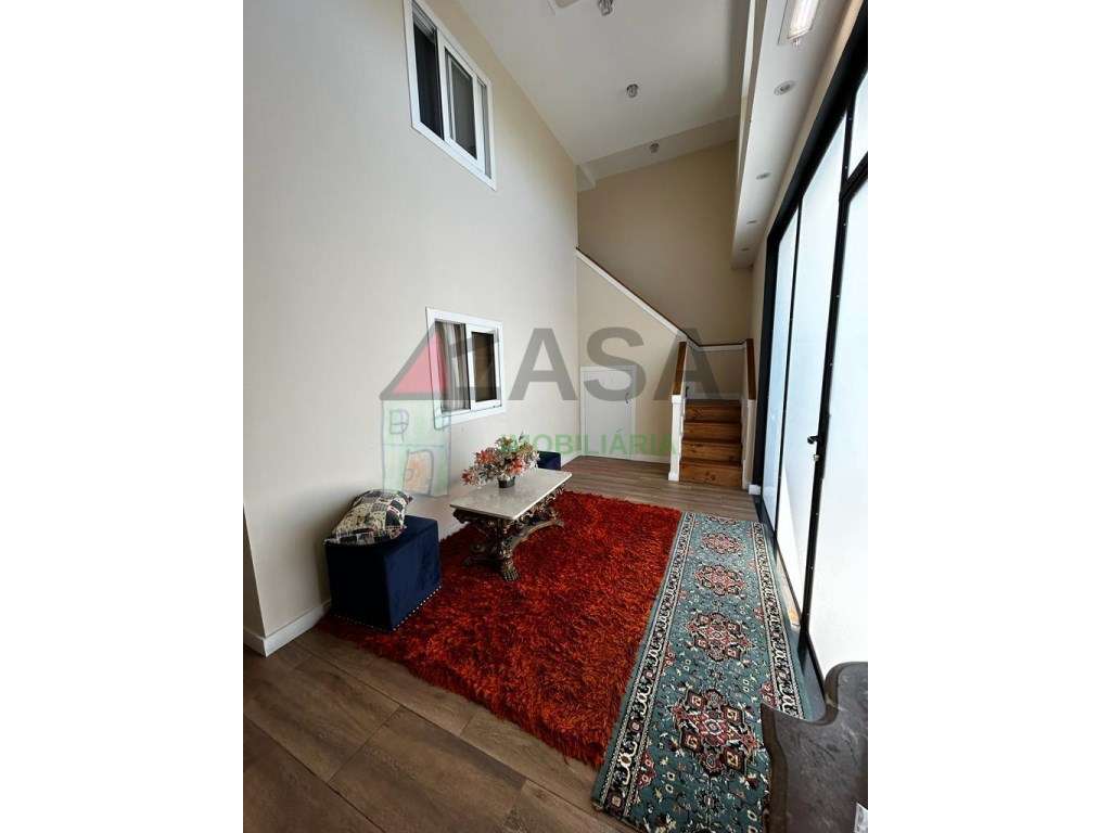 Moradia T15 com Renda Ativa + de €12.000/mês em Famões-7