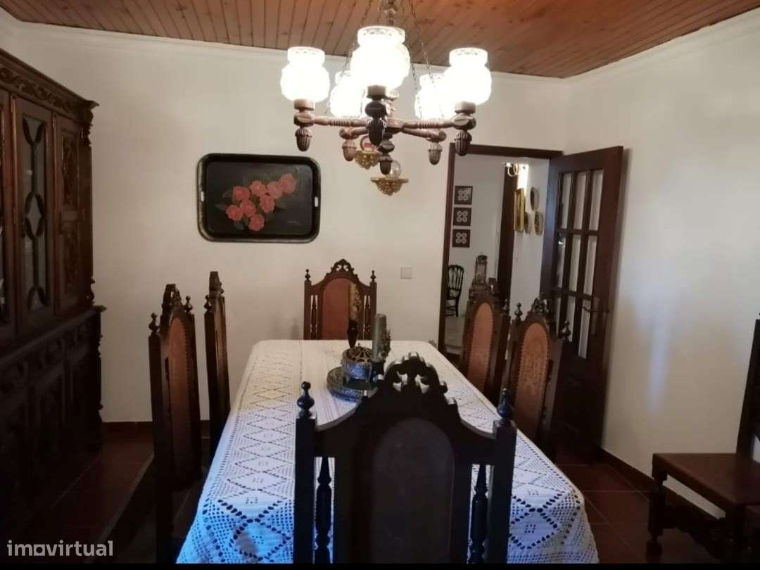 Moradia de Grande Dimensão com Potencial Habitacional, Turístico e de-35