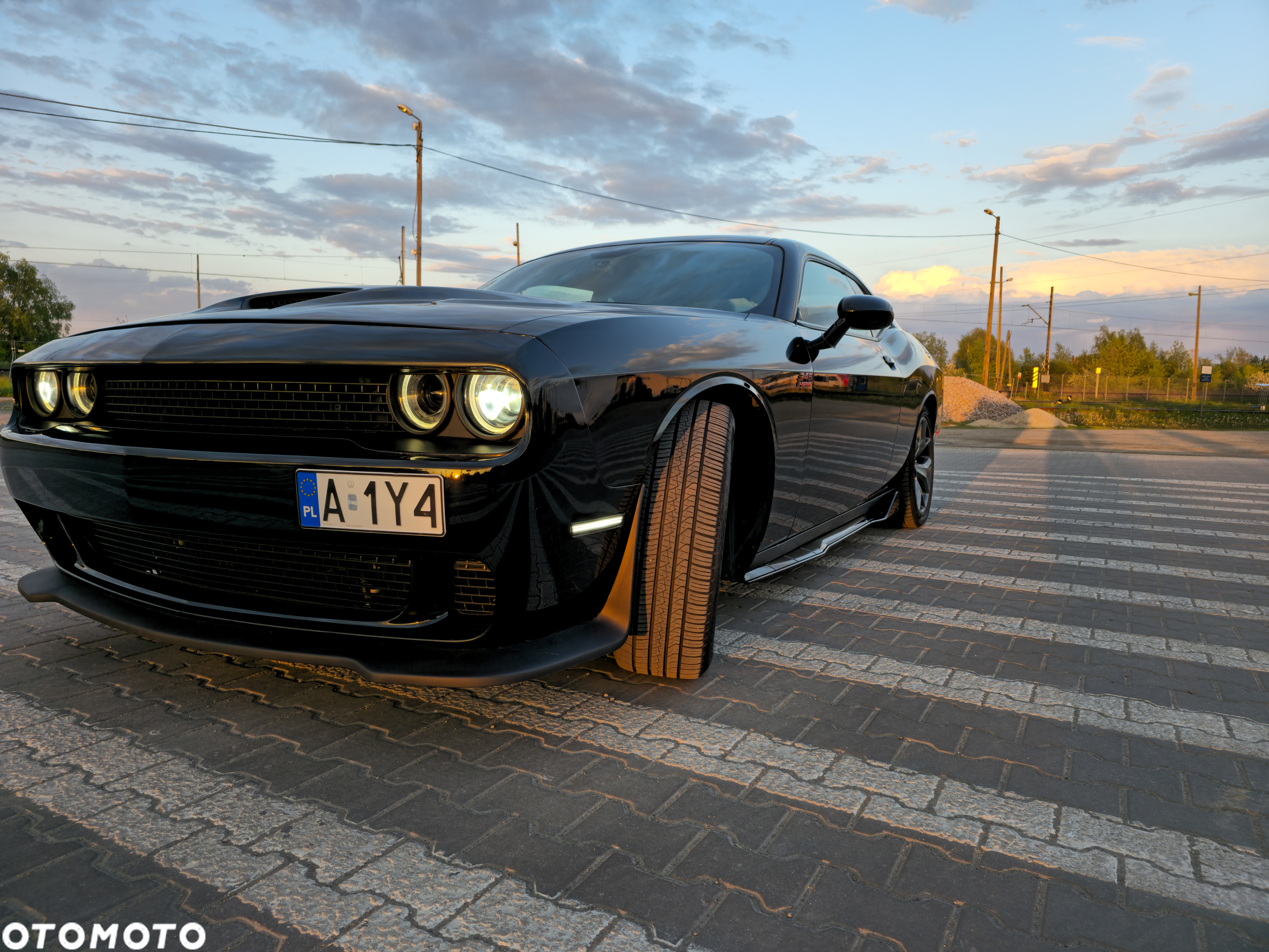 Dodge Challenger - 10