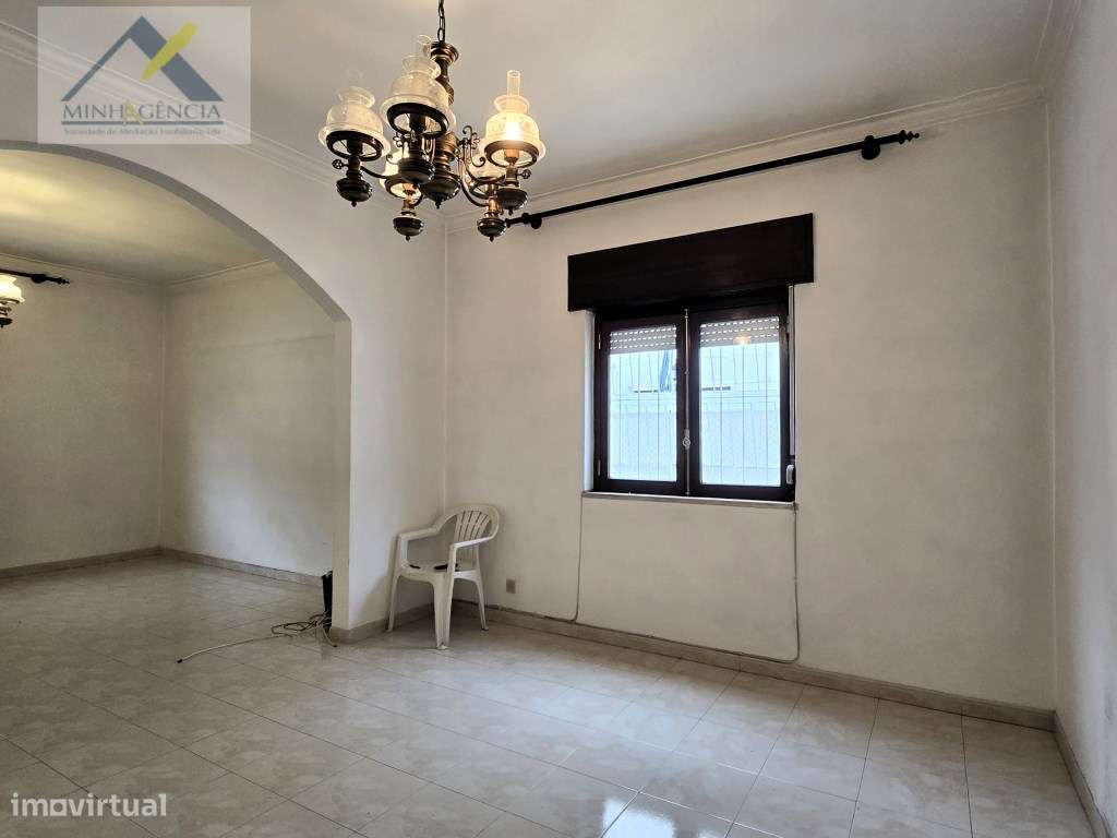 Moradia isolada com garagem na Quinta do Conde-22