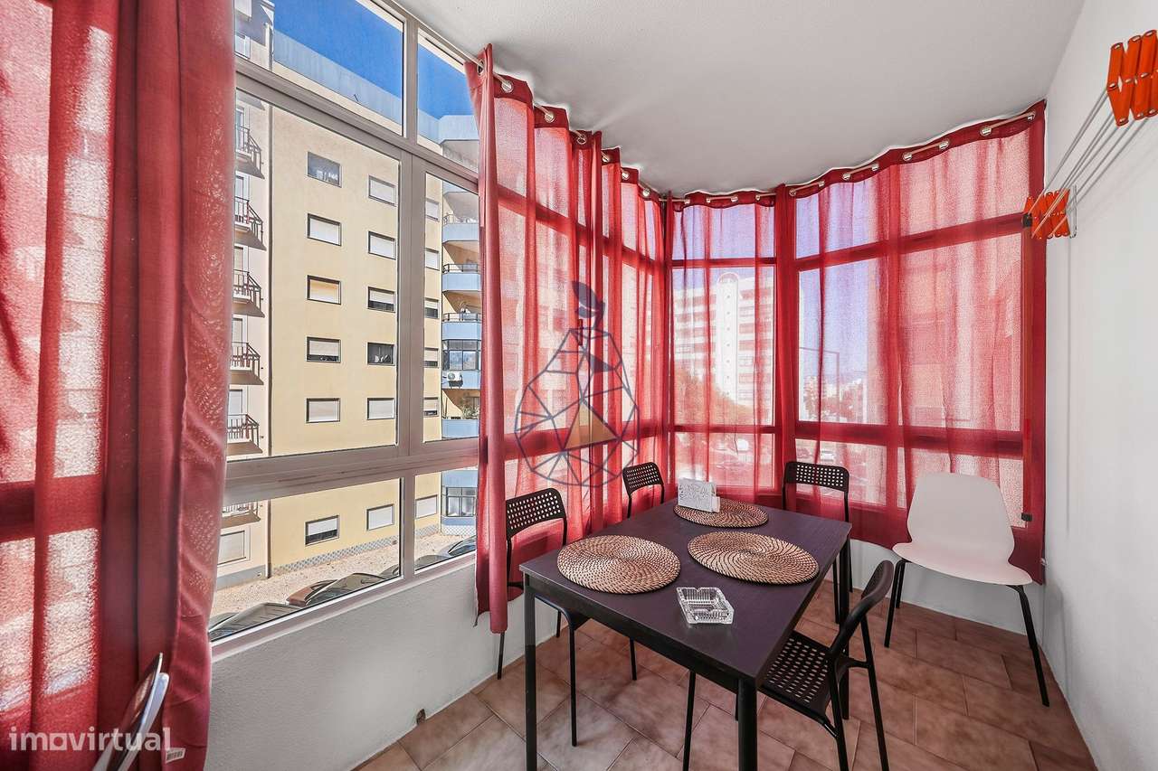 Apartamento T2 com Garagem e Elevador — Portimão-16