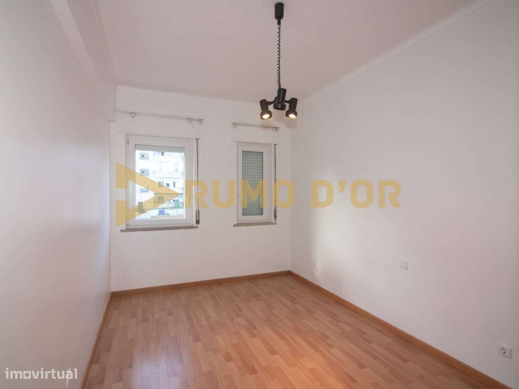 Apartamento T3 com Estacionamento Interno - Vila Franca de Xira-11