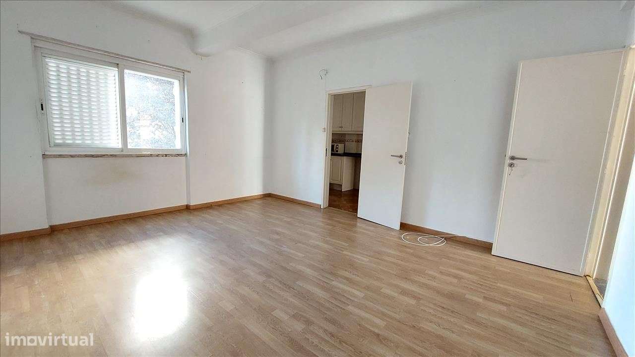 Vende T2 em Monte Abraão - Grande imagem: 5/10