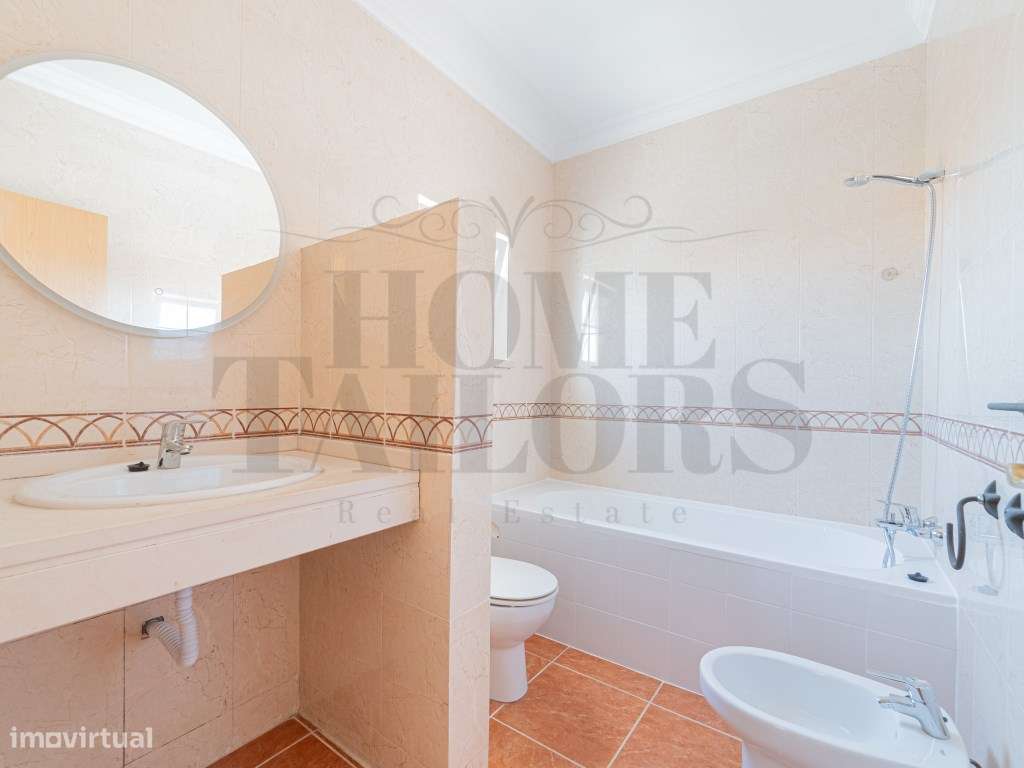 Moradia T4 com piscina-32
