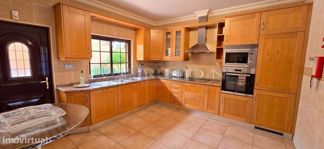 Moradia em Banda Duplex T2+2 com Piscina Privada e Garagem Dupla | Si-5