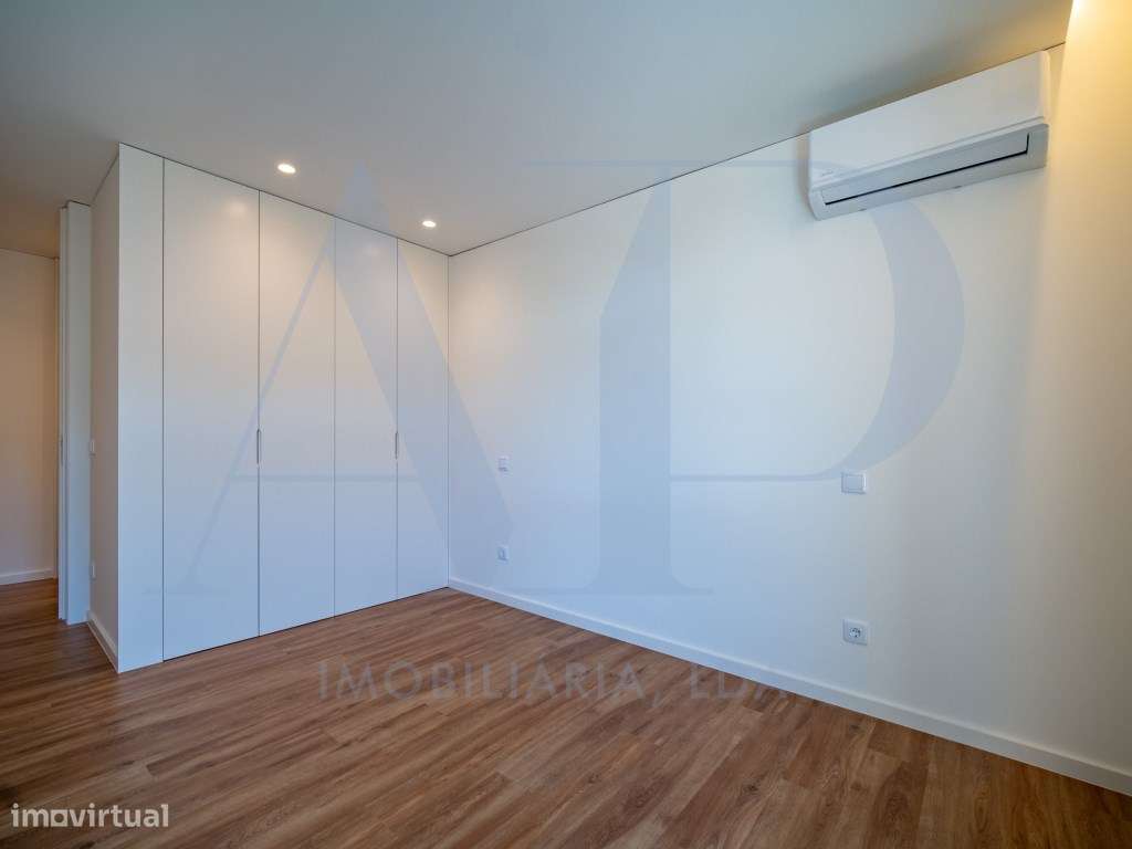 Apartamento T3 na Av. Londres com Garagem-8