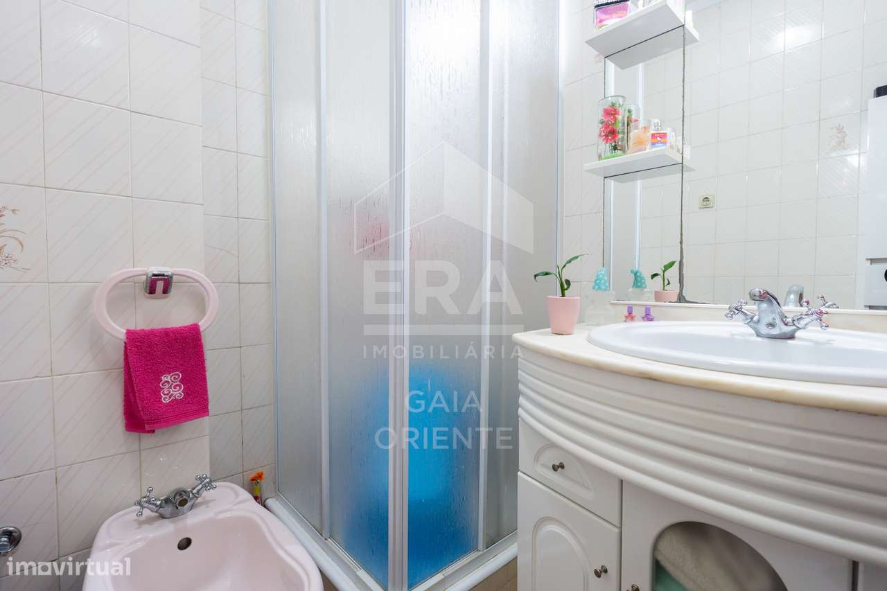 Apartamento T2 com Terraços e Vista Douro-25