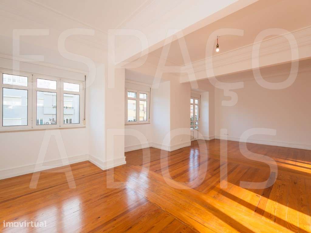 TUDO À MÃO! OPÇÃO DE GARAGEM! Grandes áreas. Excelente estado (pint... - Grande imagem: 4/60