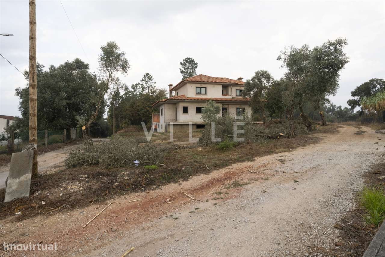 Terreno destinado a construção com moradia já alvorada - Grande imagem: 4/14