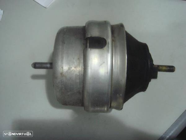 Apoio De Motor Dto Volkswagen Passat (3B3) - 1