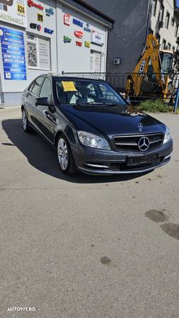 Mercedes-Benz C 250 CDI DPF BlueEFFICIENCY Avantgarde - 12