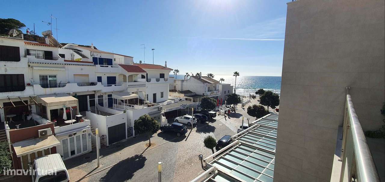 Apartamento na praia com varanda garagem e piscina-9