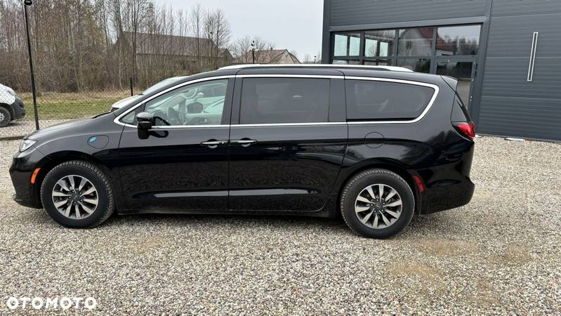 Chrysler Pacifica - 16