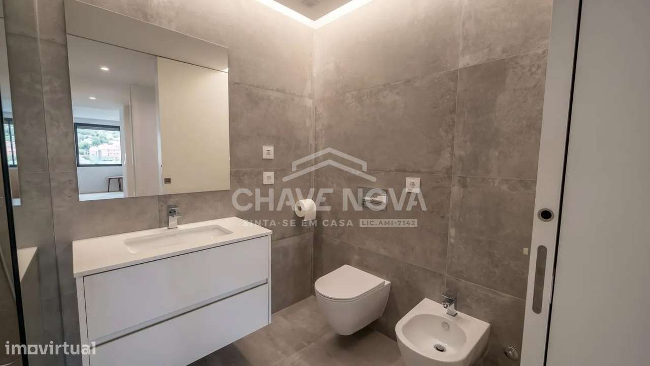 Apartamento T2 Novo c/ Lugar de Garagem Duplo na Madalena-10