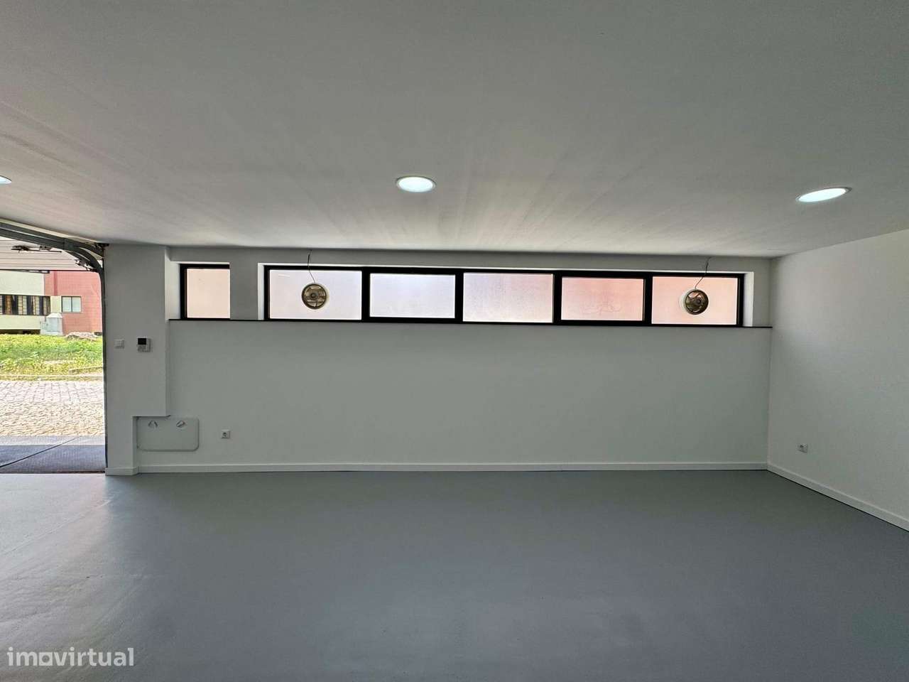 Garagem/Armazém para Venda – Totalmente Restaurado-21