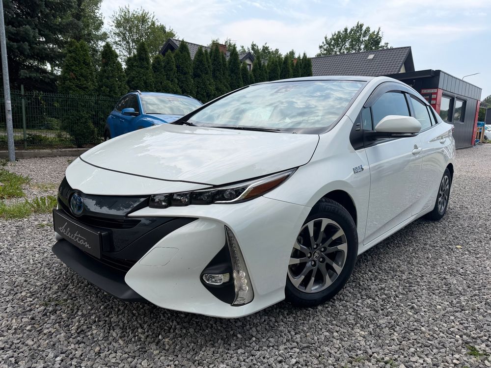 Toyota Prius IV (2015-2023) (Hybrid) Life 2021