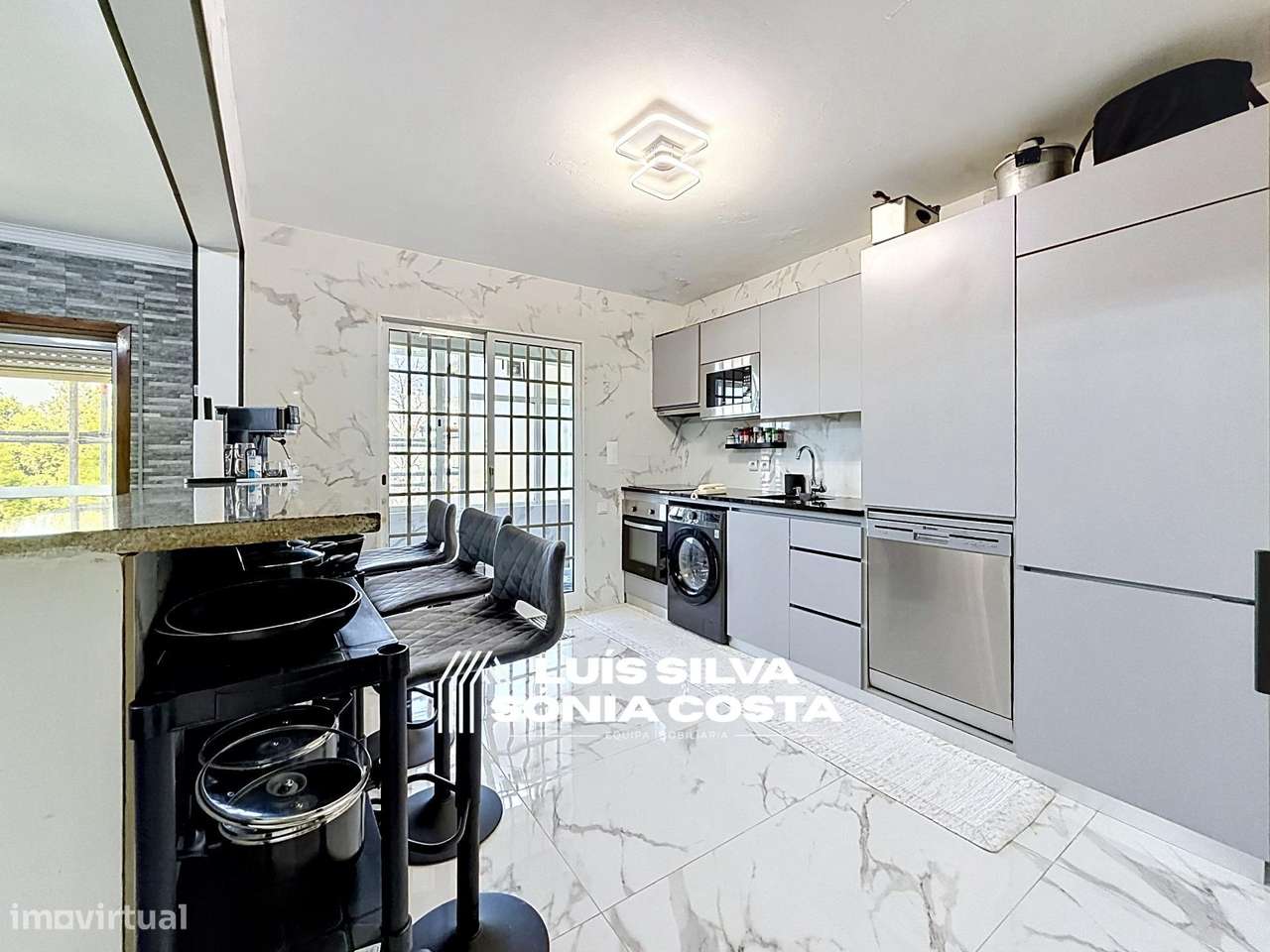 Apartamento T2 com Elevador, Garagem, Parcialmente Remodelado –...-1