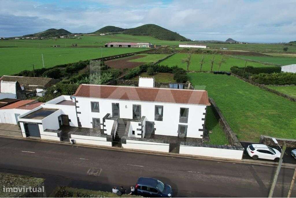 Moradia dividida em 2 apartamentos inserida em terreno com 3978m2, Ilh - Grande imagem: 5/42