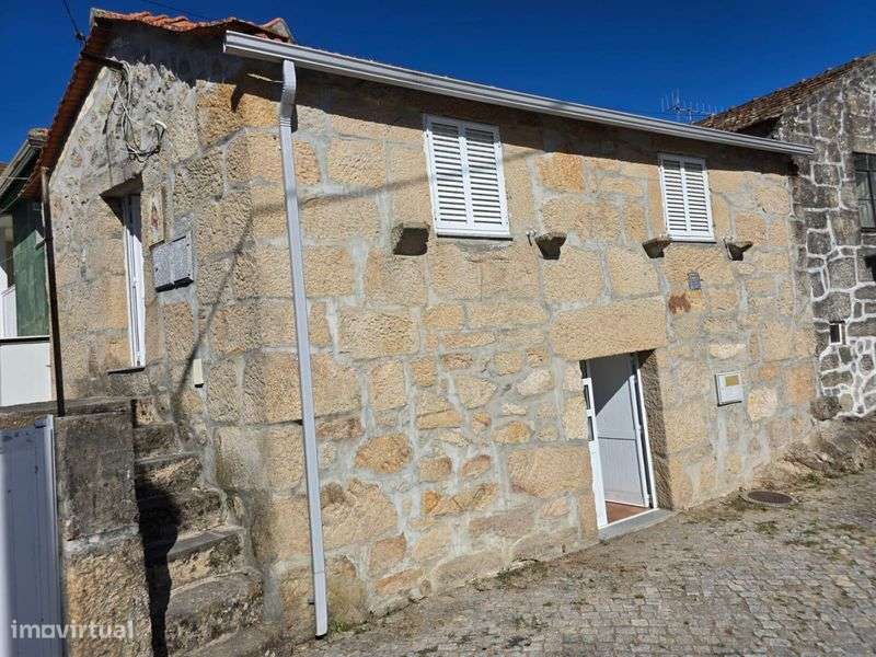 Alugo casa T2 Figueiredo das Donas , Vouzela