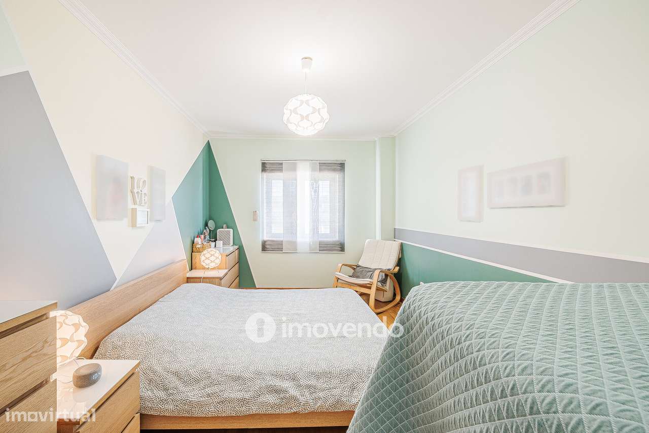 Apartamento T2, com estacionamento e arrecadação, em Vialonga-17