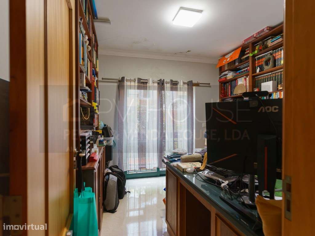 Moradia Duplex V5 duplex com Garagem Algueirão-9