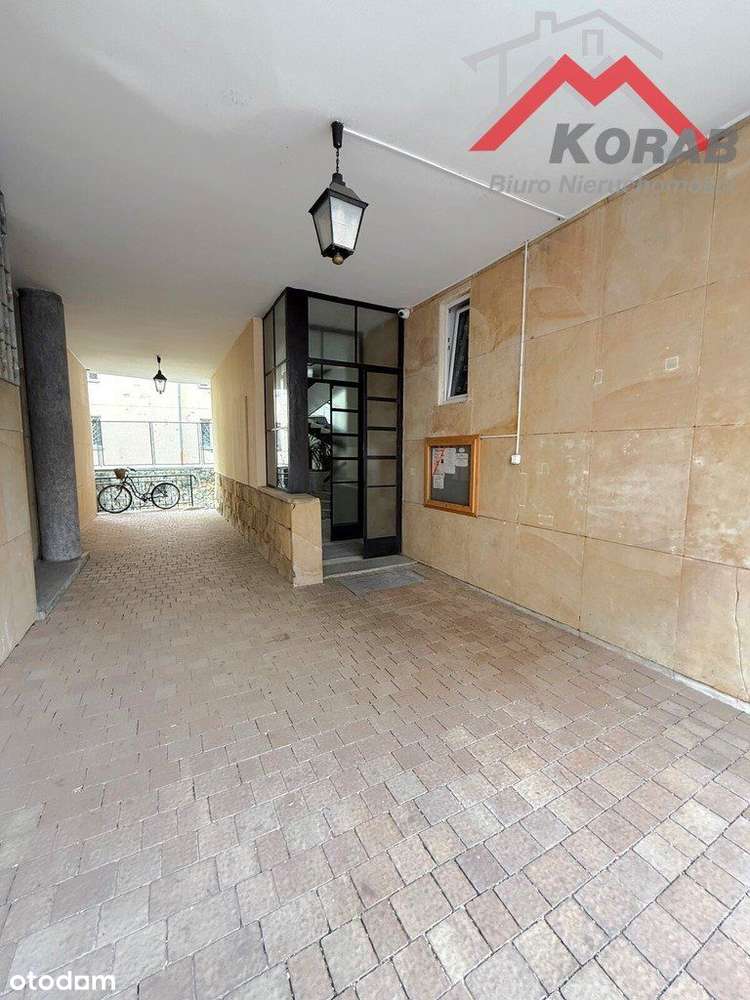 Mieszkanie z potencjałem w klimatycznej kamienicy - Pełny obrazek: 1/13