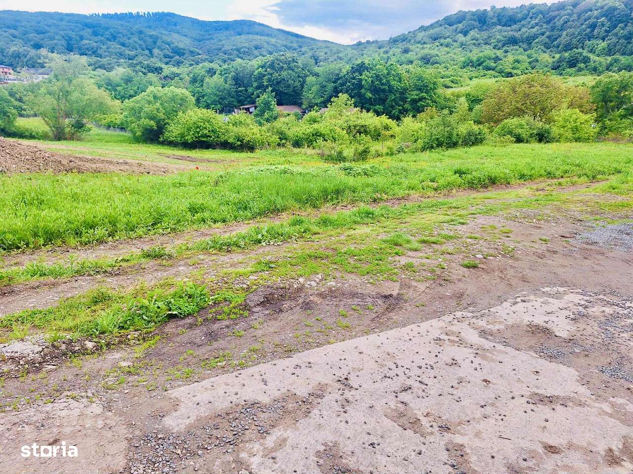 De vanzare teren intravilan 821 Mp in cartierul Sarmas zona linistita - Imagine principală: 1/2