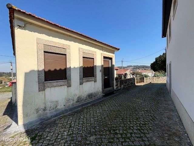 Moradia T2 em São Pedro Fins.-2