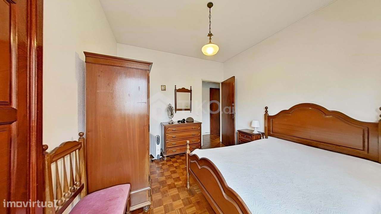 T4 COM 3 FRENTES SOLARES E ÁREAS ACIMA DA MÉDIA | METRO DE CHELAS-5