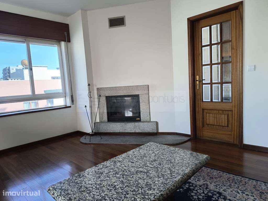 Apartamento T3 - próximo ao Braga Parque, com lugar de garagem