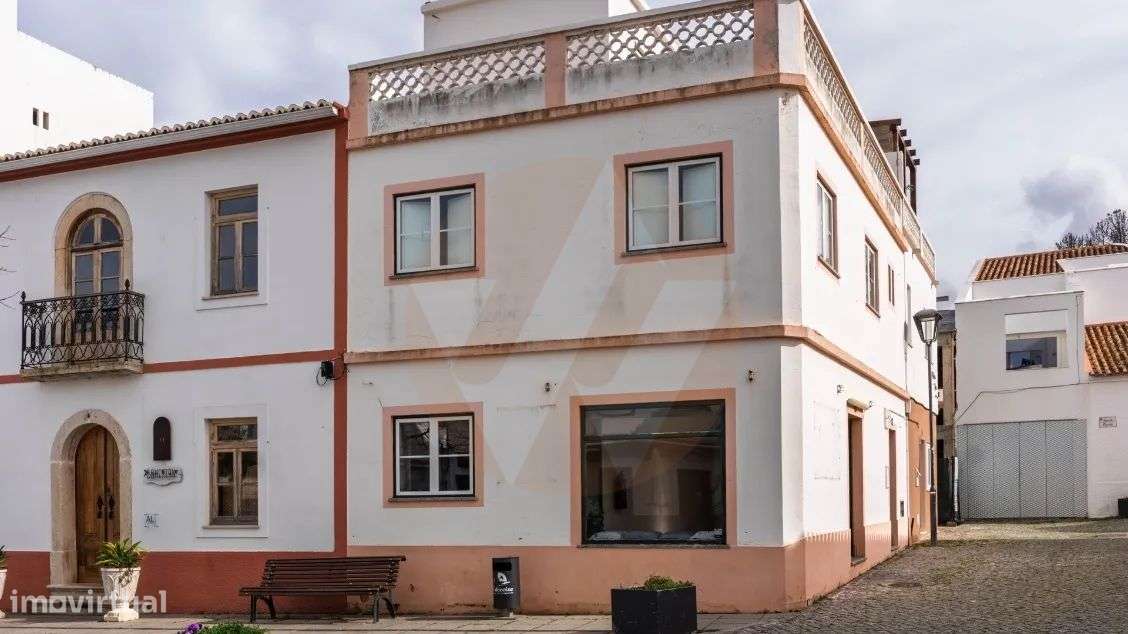 Moradia e Loja - Grande imagem: 2/28