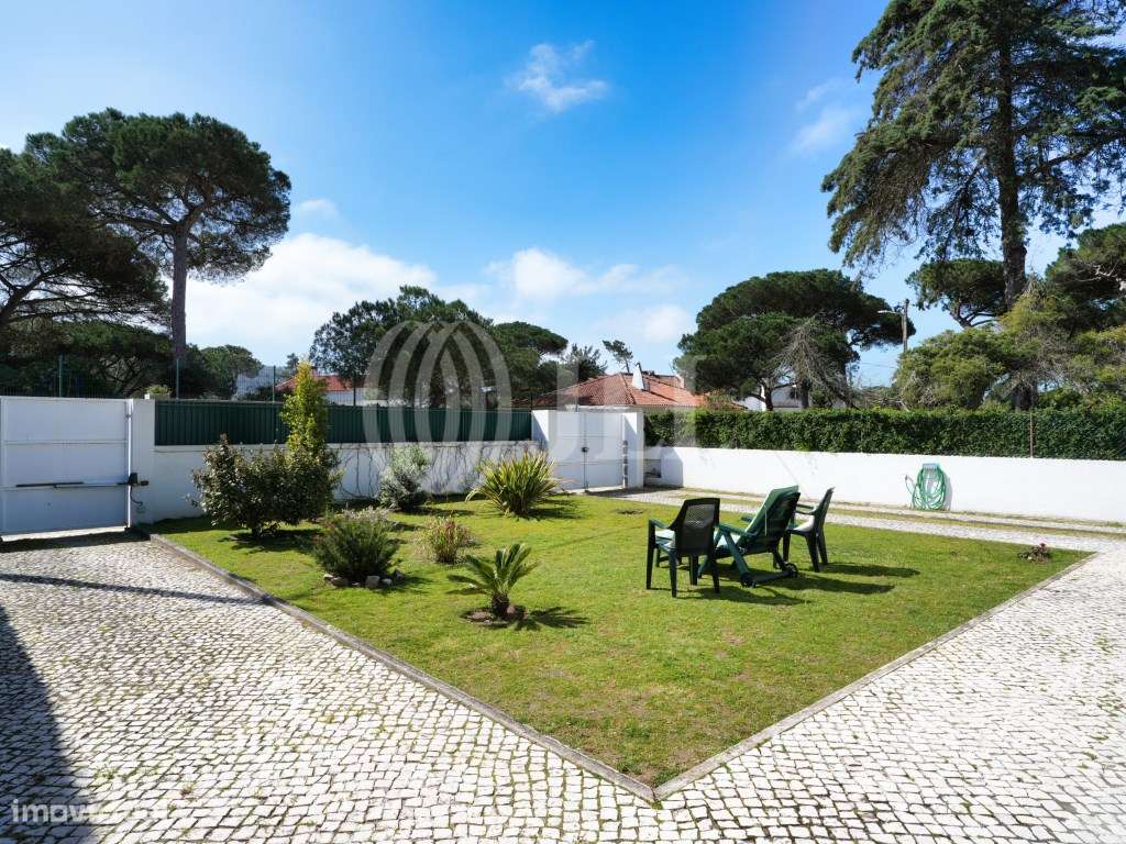 Moradia T4 com jardim no Banzão em Colares-52