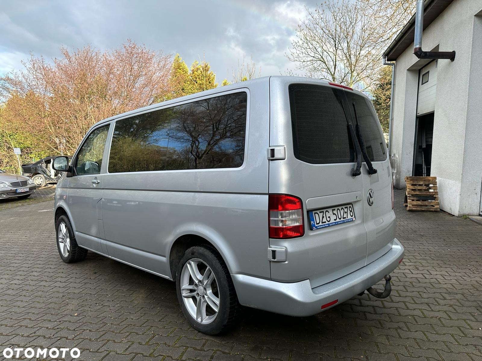 Volkswagen Caravelle - 10