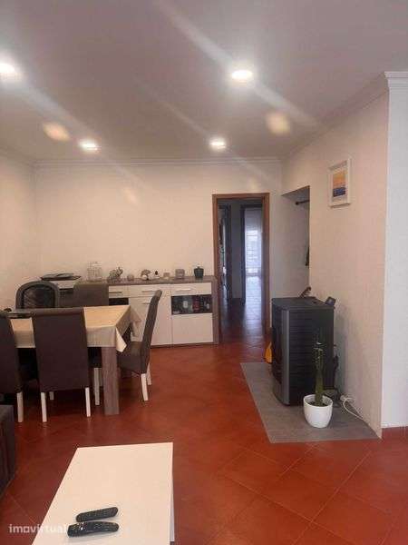 Apartamento T2 - 1º andar, com parqueamento e arrecadação - Grande imagem: 5/12